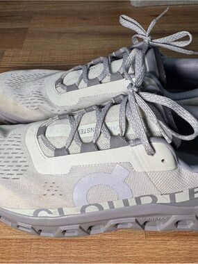 Men's Athletic Trail Shoes in Light Gray — Breathable Cushioned Support
